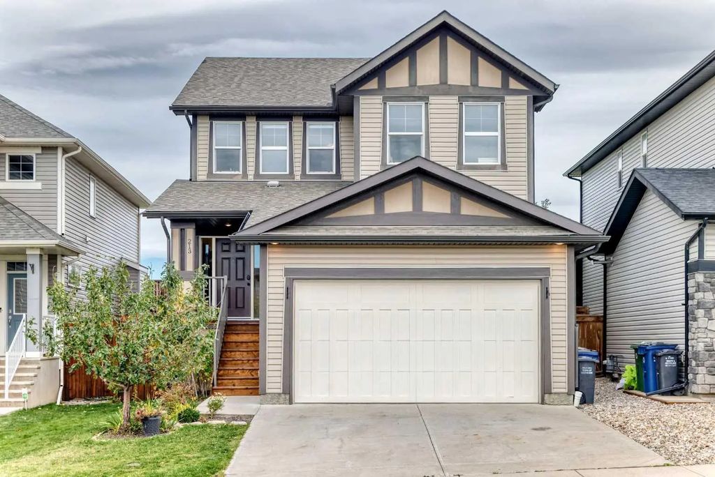 213 Heritage Boulevard , Cochrane