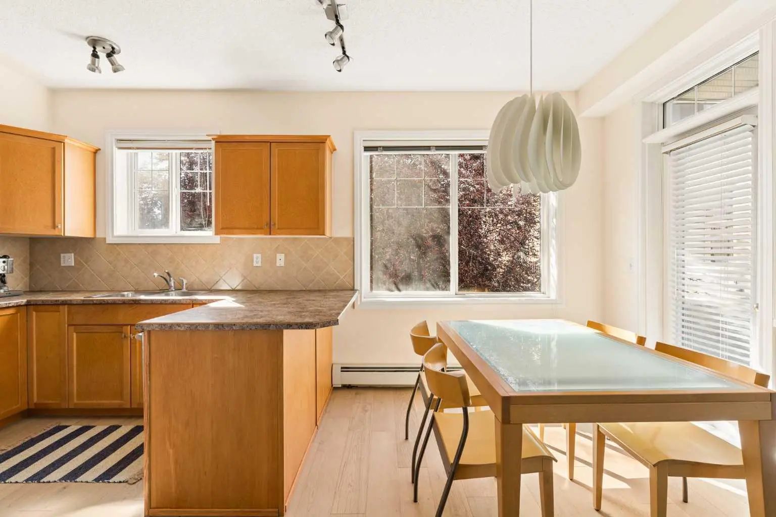 310 2411 Erlton Road Southwest, Calgary – Residential Apartment Listing Photo 3