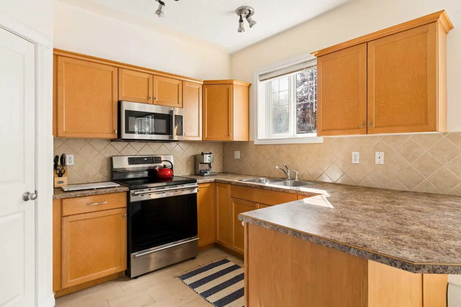 310 2411 Erlton Road Southwest, Calgary – Residential Apartment Listing Photo 4