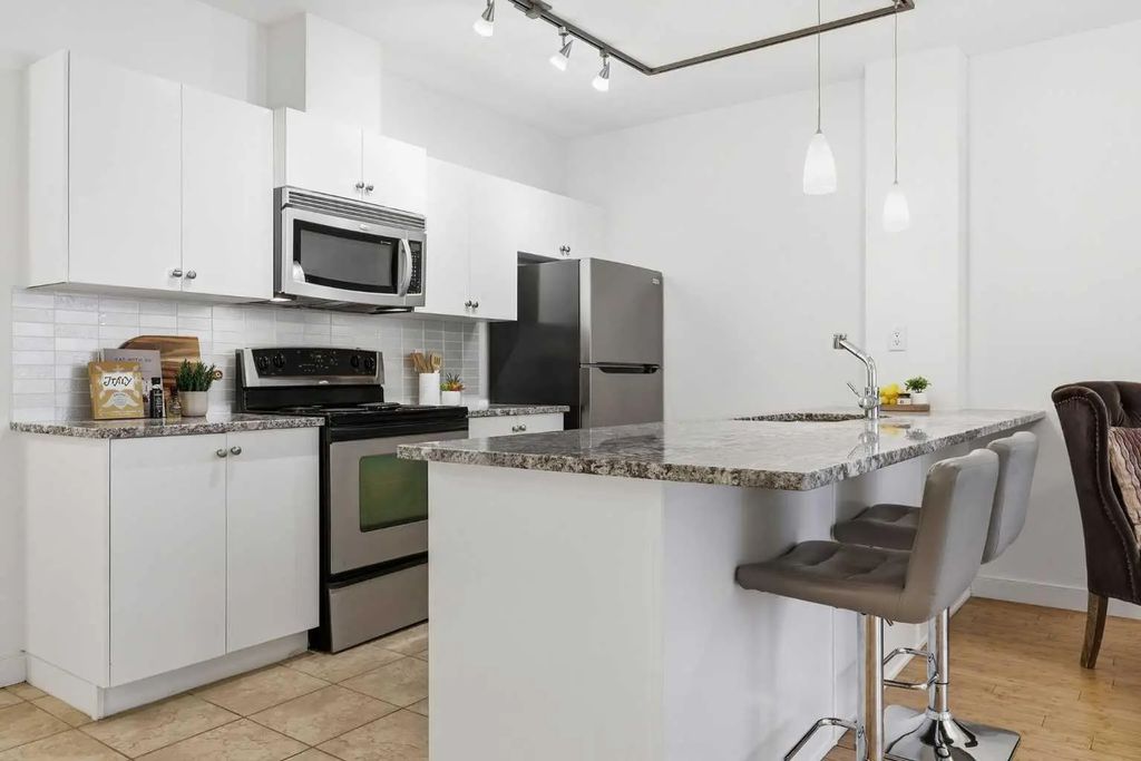 210 328 21 Avenue Sw, Calgary