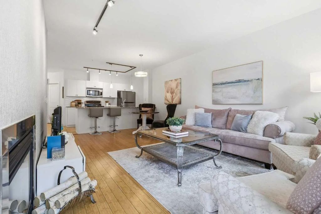 210 328 21 Avenue Sw, Calgary