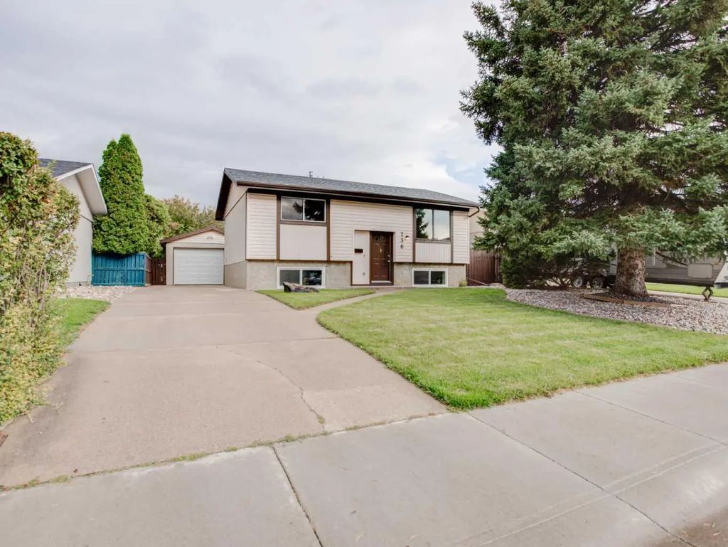 230 Eagle Road N, Lethbridge