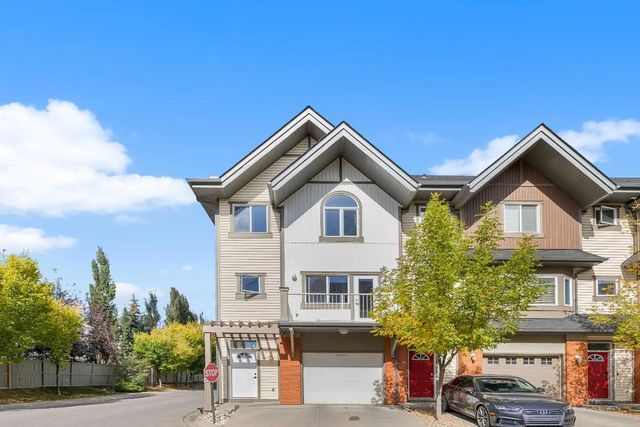 1010 Wentworth Villas Sw, Calgary