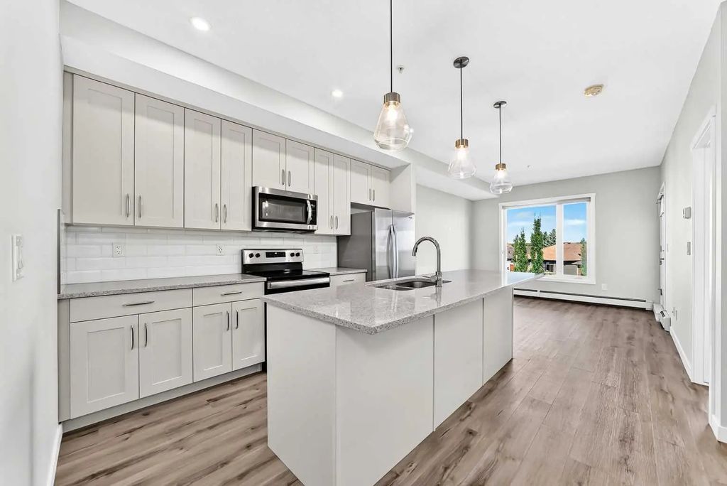 205 71 Shawnee Common Sw, Calgary