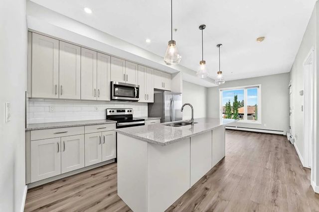 205 71 Shawnee Common Sw, Calgary