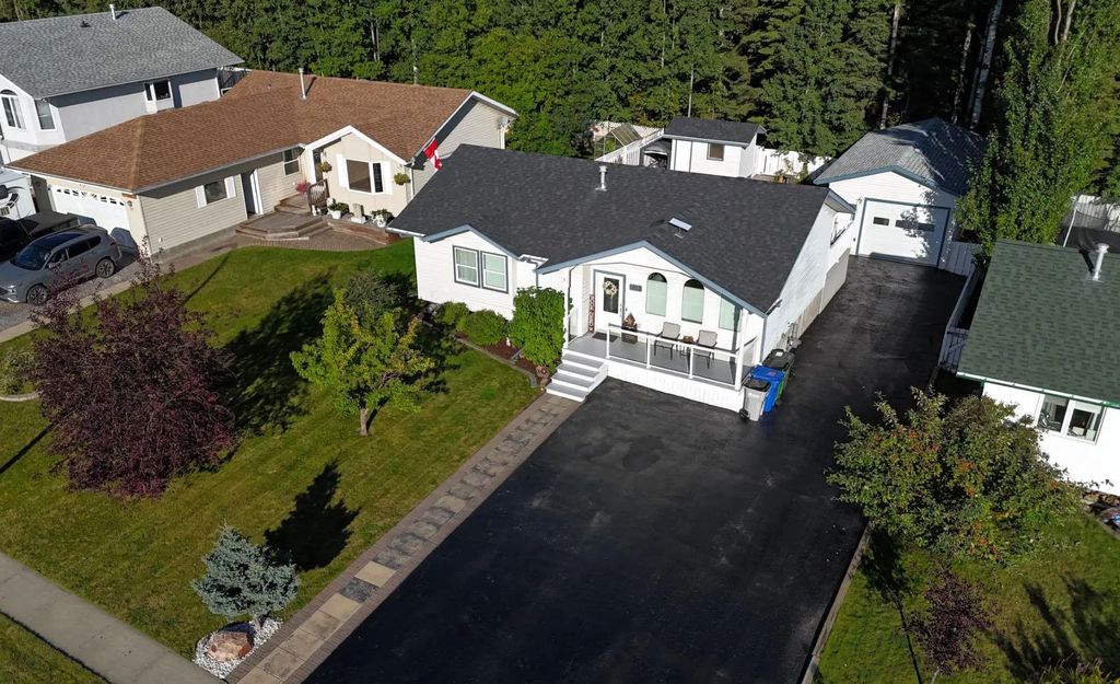 1013 61 Street  , Edson