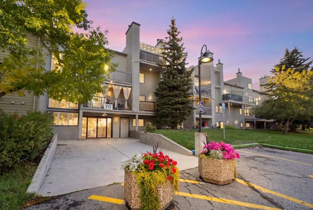 2136 70 Glamis Drive Sw, Calgary
