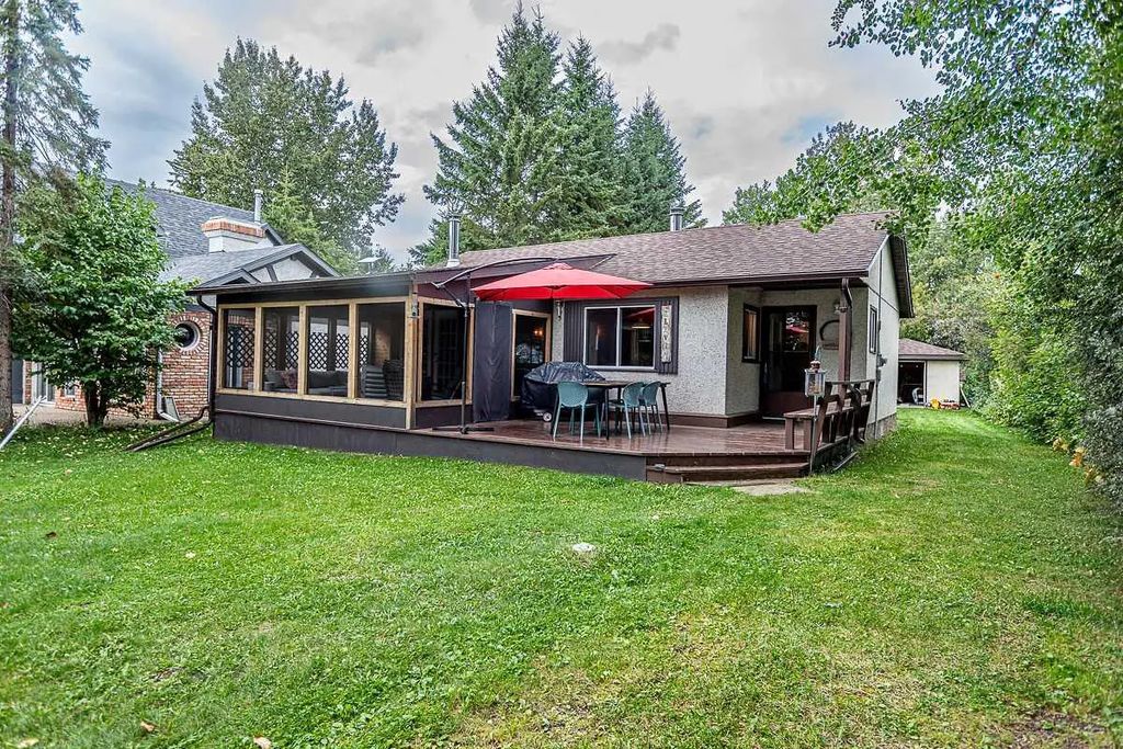 11 Lakeshore Drive , Sundance Beach