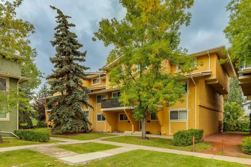 103 2200 Woodview Drive Sw, Calgary