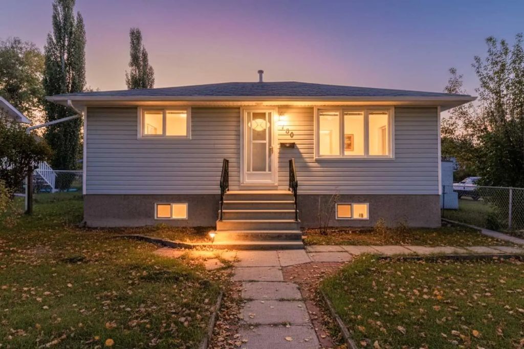320 4 Avenue S, Three Hills