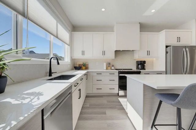 9 Amblefield Passage Nw, Calgary