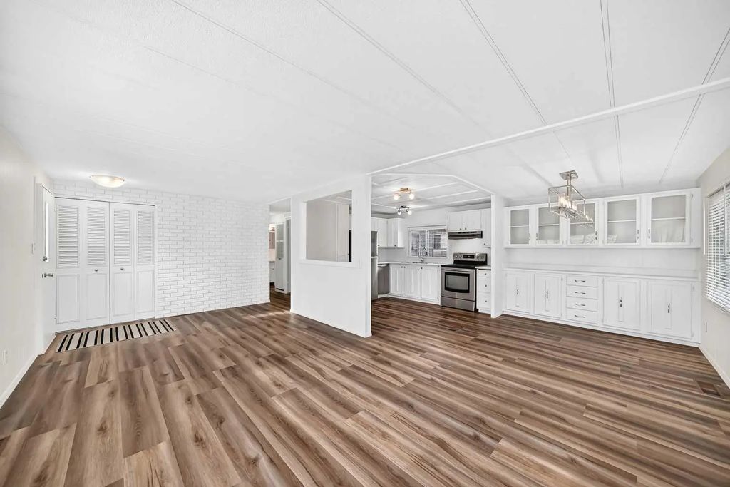 303 99 Arbour Lake Road Nw, Calgary