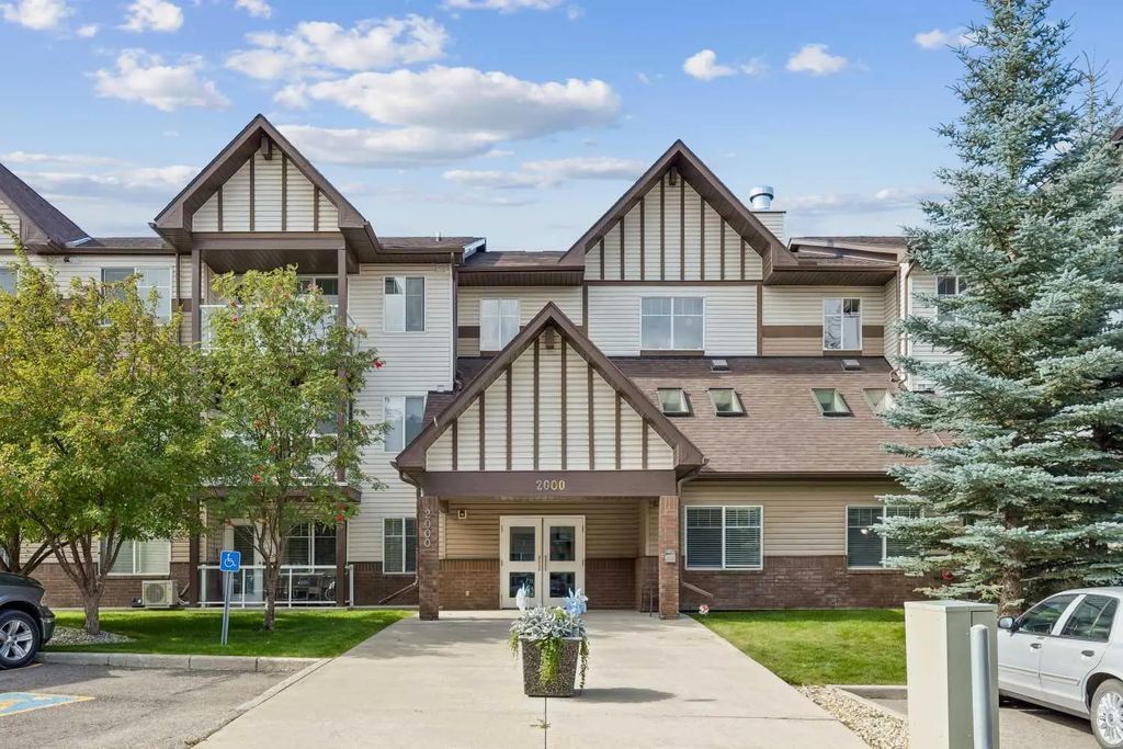 2115 200 Community  , Okotoks