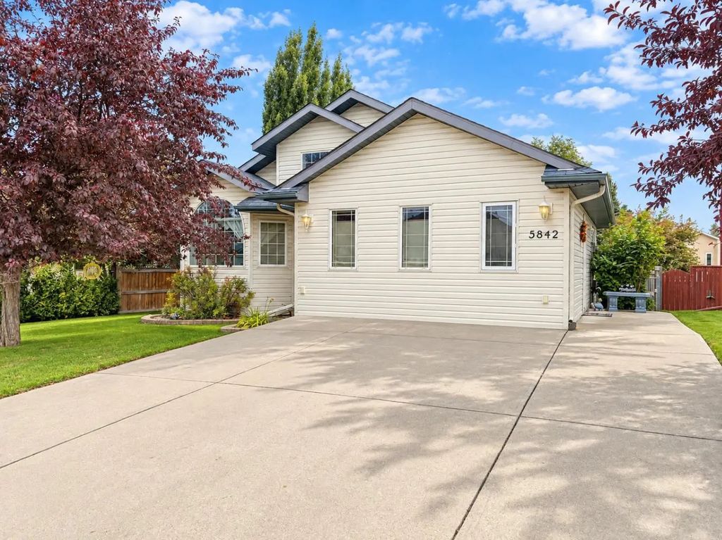 5842 65 Avenue , Rocky Mountain House