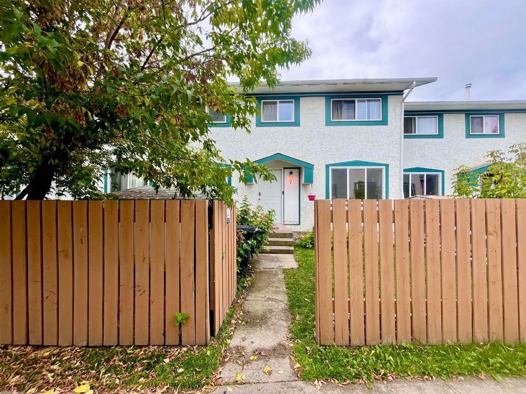 7 110 Tamarack Avenue , Hinton