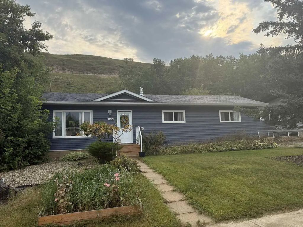 10337 110 Avenue , Peace River