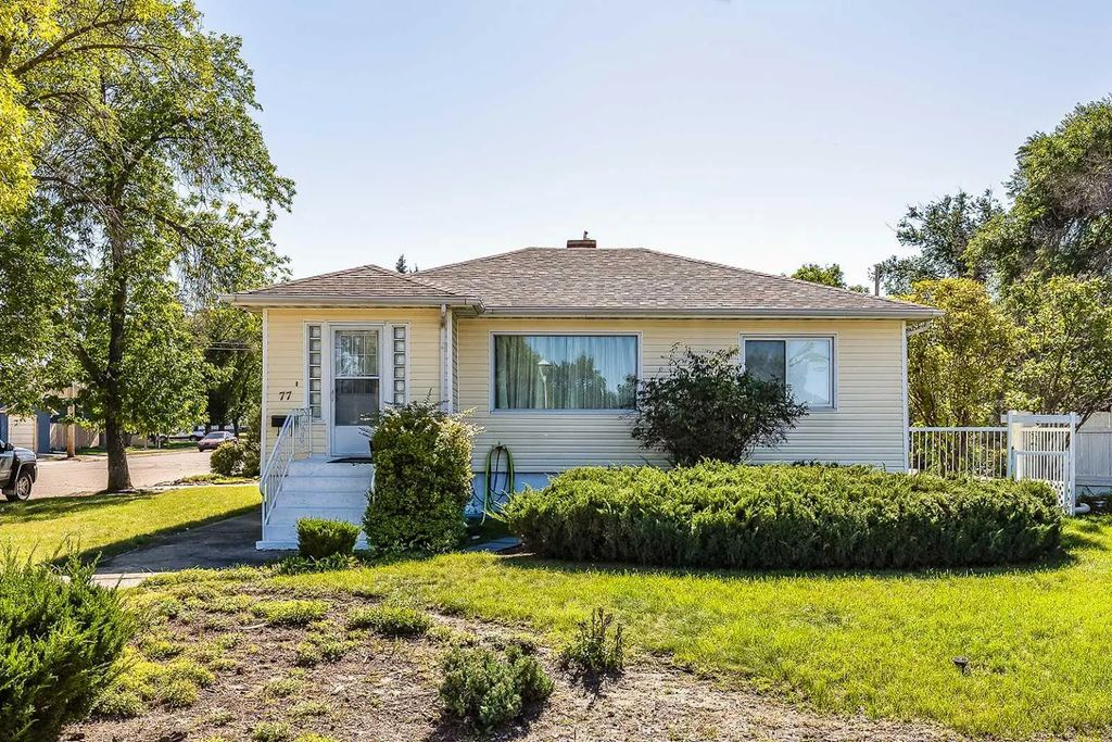 77 9 Street Ne, Medicine Hat