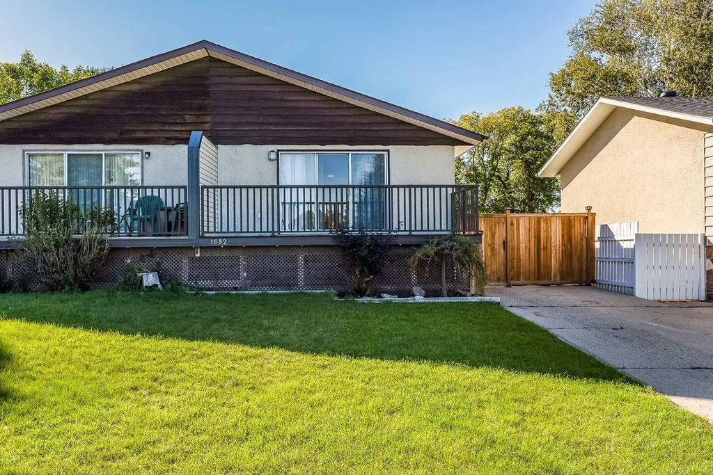 1682 7 Avenue Ne, Medicine Hat