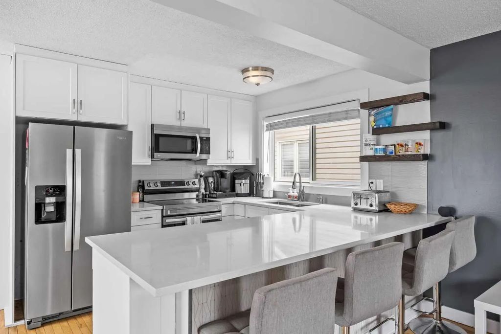 2320 Woodview Drive Sw, Calgary