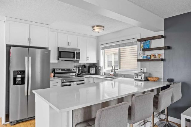 2320 Woodview Drive Sw, Calgary