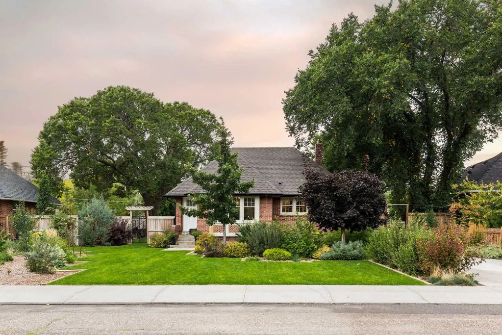 114 3 Street S, Picture Butte