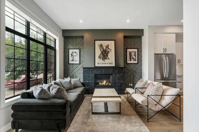 2106 49 Avenue Sw, Calgary