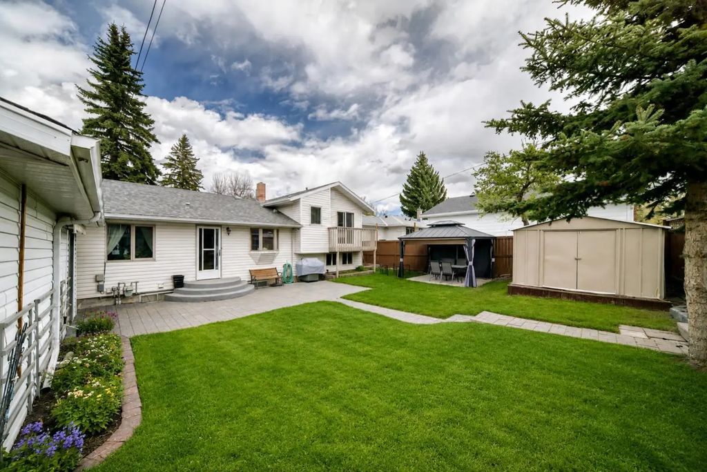 4039 5 Avenue Sw, Calgary