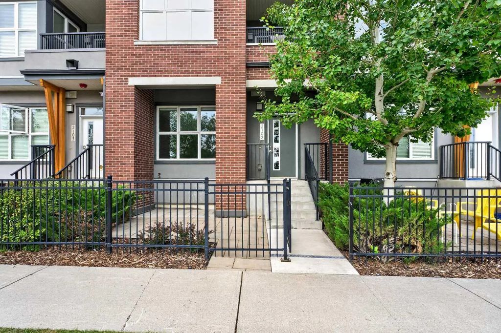 2102 95 Burma Star Road Sw, Calgary
