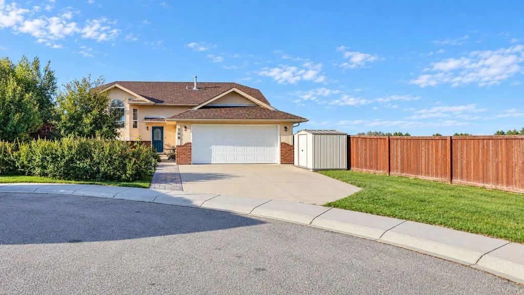 106 Strathaven Bay , Strathmore