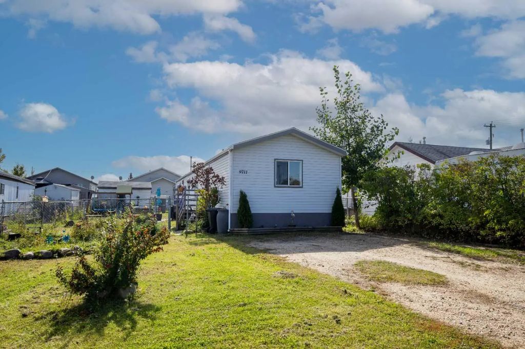 9711 103 Avenue , Clairmont