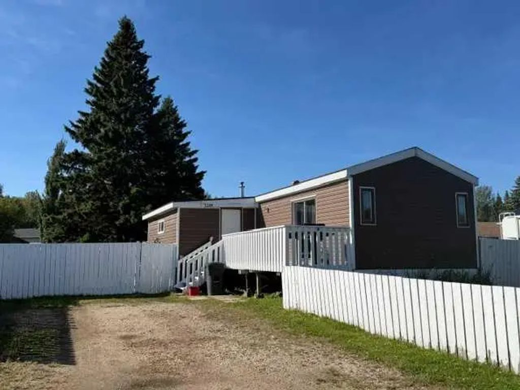 1109 12 Avenue Se, Slave Lake