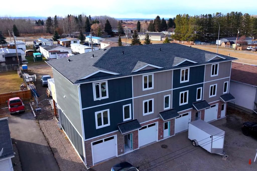 3 106 4 Street Nw, Sundre