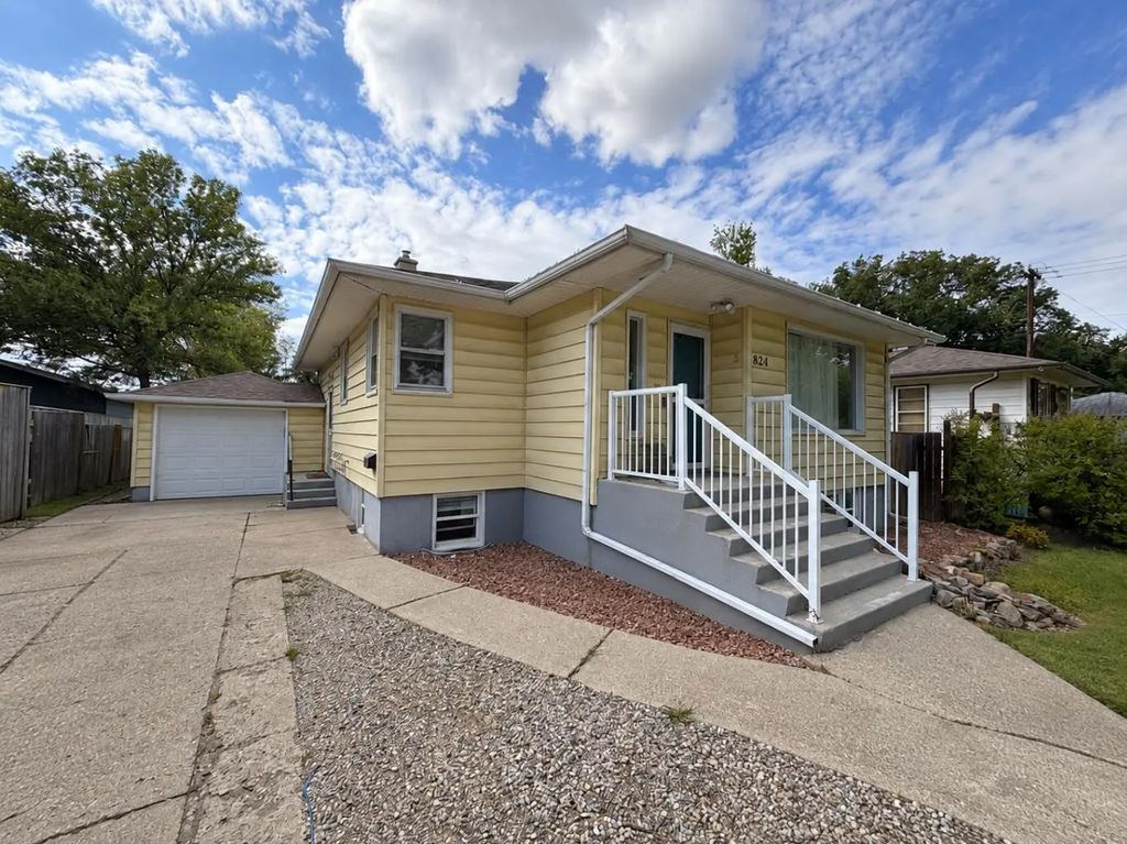 824 5 Street S, Lethbridge