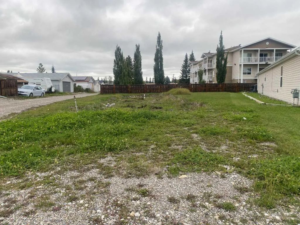 36 Noblefern Way , Sundre