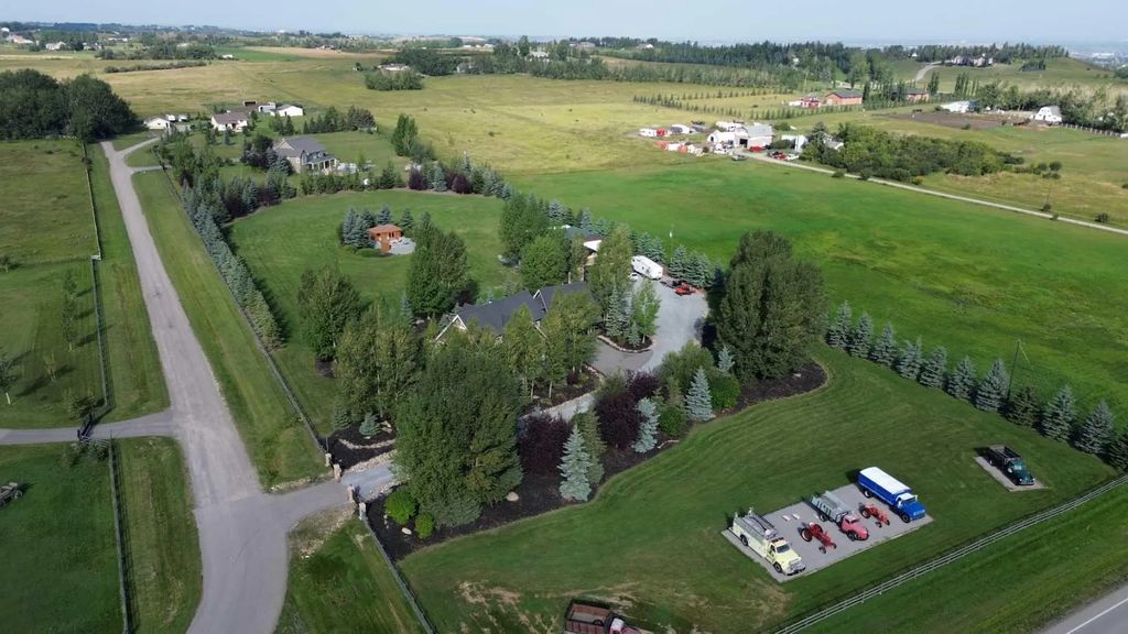 600 262085 32 Street E, Rural Foothills County