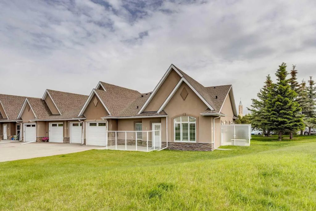 2 20 River Heights View , Cochrane