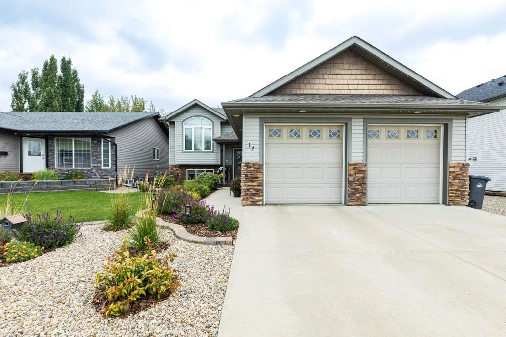 12 Aspen Heights Way , Innisfail