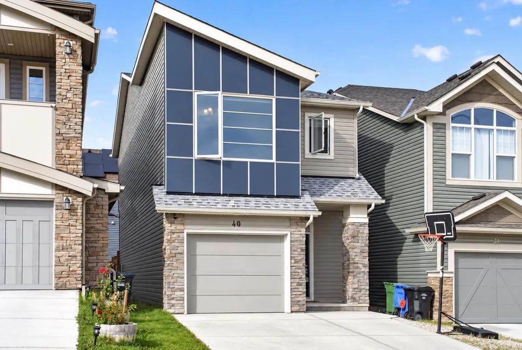 40 Sage Bluff Way Nw, Calgary