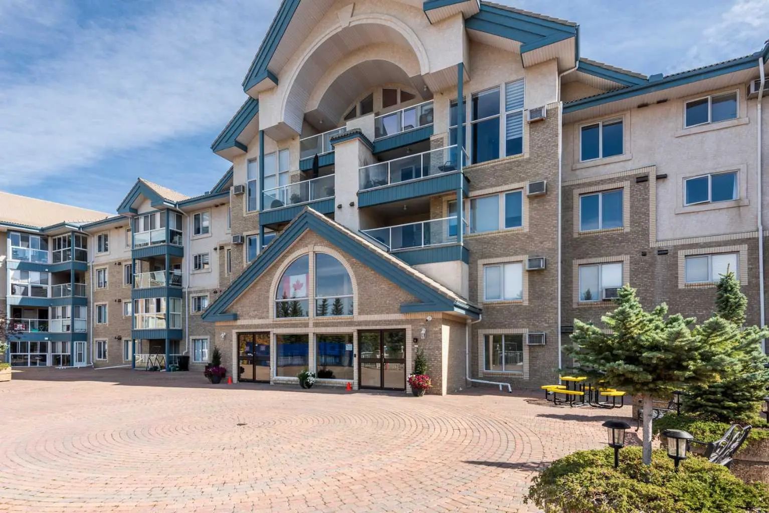 Real Estate Listing in Signal Hill, Calgary
