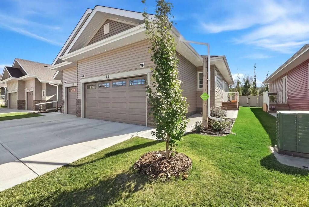 49 Golden Crescent , Red Deer