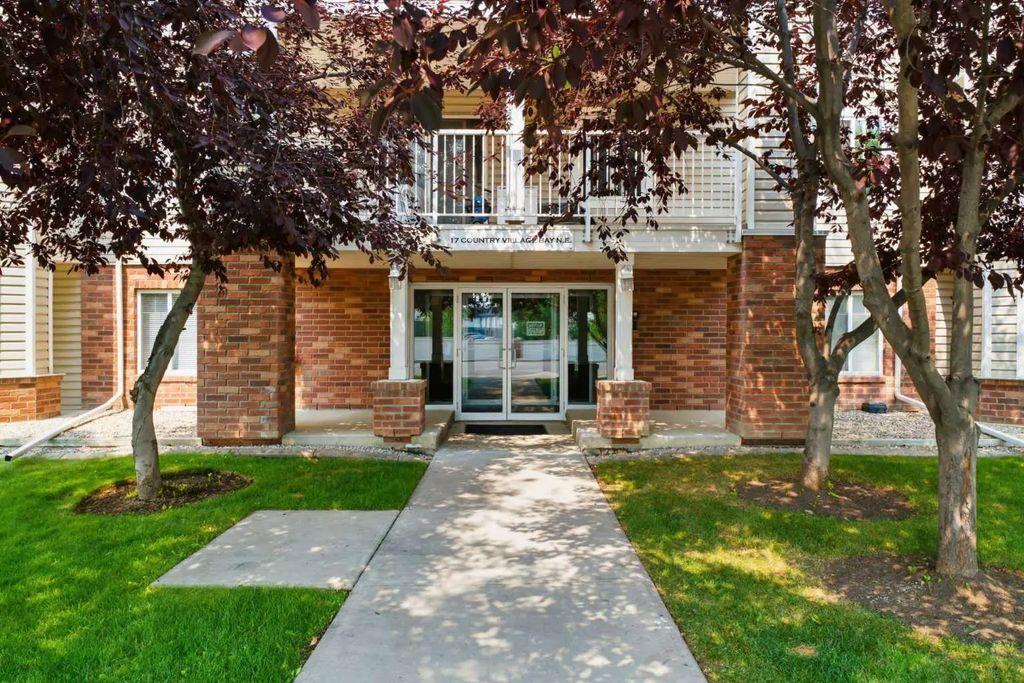 102 17 Country Village Bay Ne, Calgary