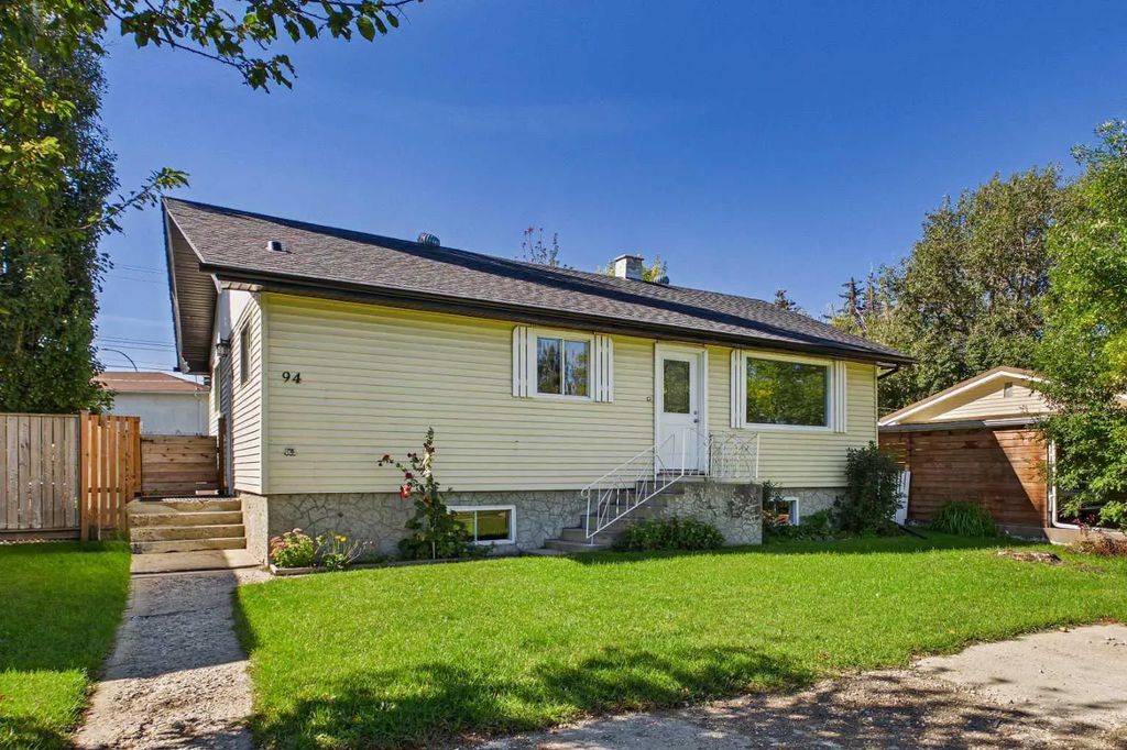 94 Lakeside Boulevard , Strathmore