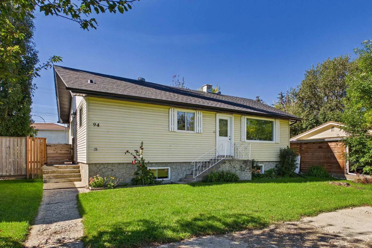 Home for Sale Located at 94 Lakeside Boulevard , Strathmore, Alberta