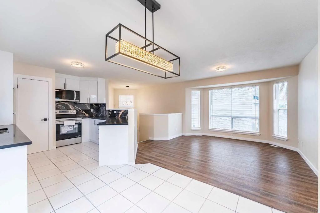 206 Saratoga Close Ne, Calgary