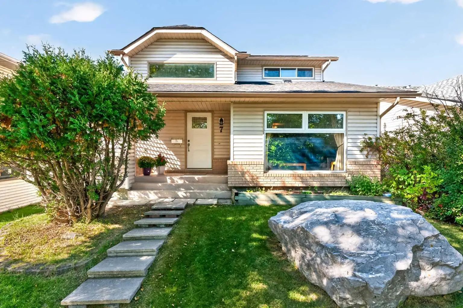 7 Woodbrook Way Sw Calgary Alberta T2W 4J7 Woodbine Details