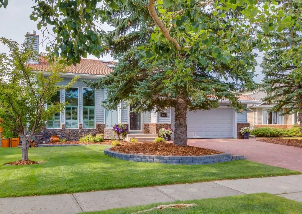 111 Hawksbrow Drive Nw, Calgary