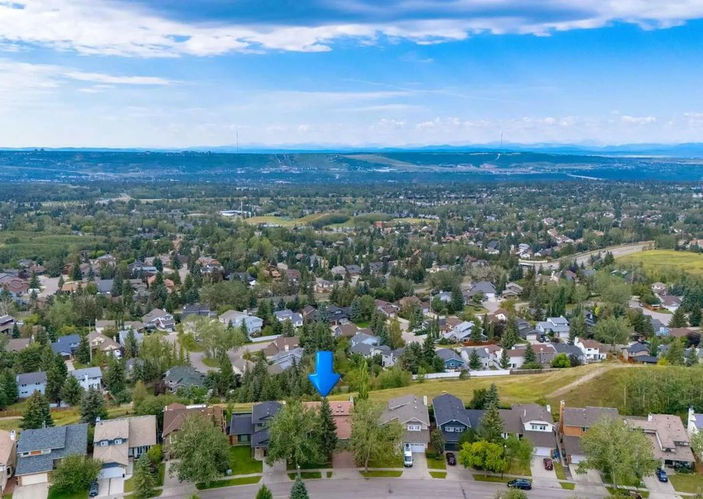 111 Hawksbrow Drive Nw, Calgary