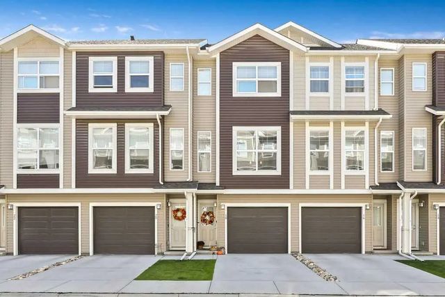 18 Legacy Path Se, Calgary