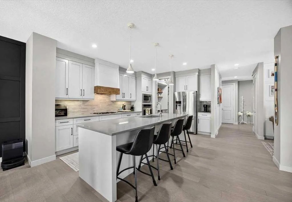 136 Riviera Way , Cochrane