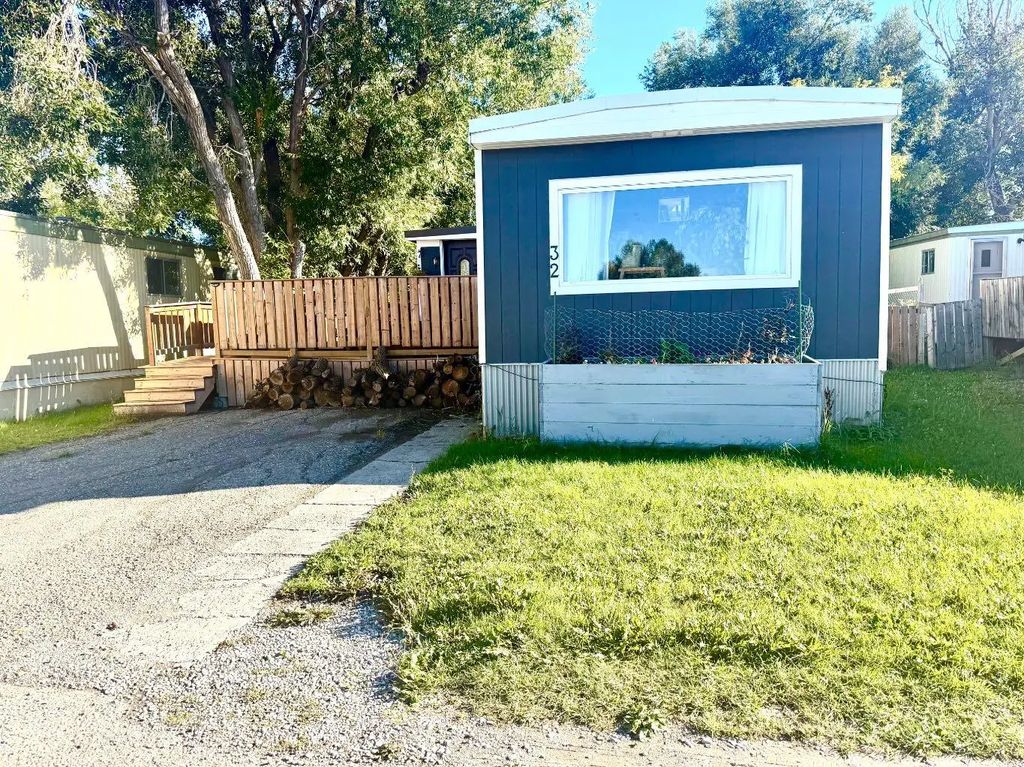 32 895 Elizabeth Street Spruce Villa Mobile Park  , Pincher Creek